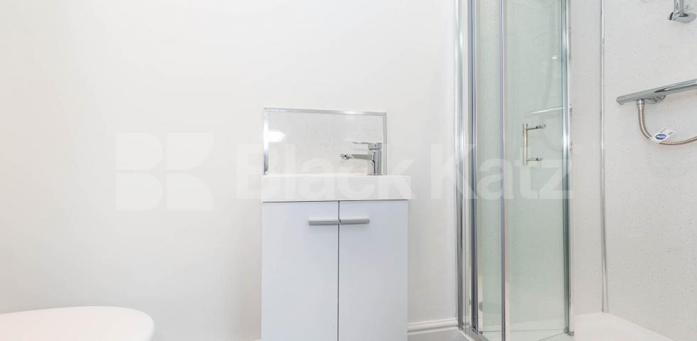 Newly refurbished 3 bed with luxury kitchen and 3 bathrooms Clarence Gardens, Camden / Euston